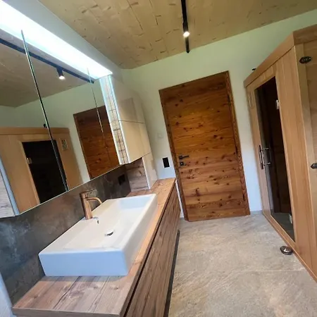 Laerchenchalet Am Weissensee Apartment