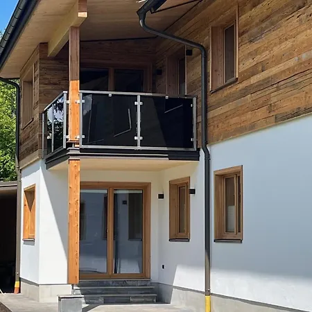 Laerchenchalet Am Weissensee * Oberdorf (Spittal an der Drau, Carinthia)